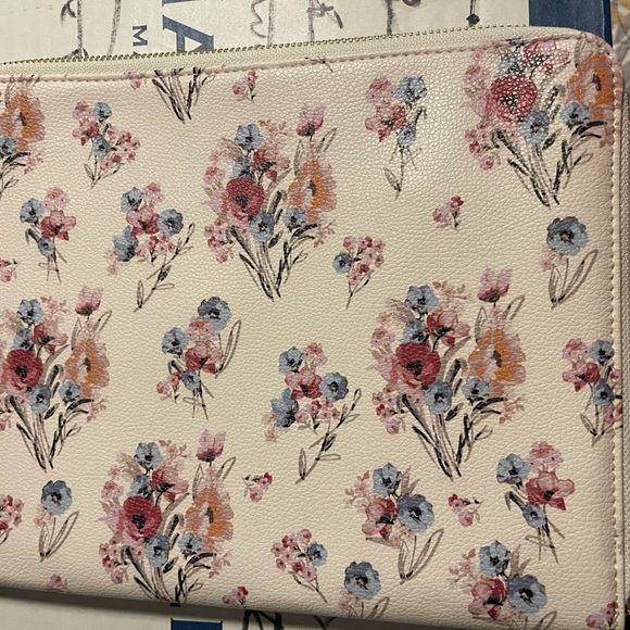 Matilda Jane IPad Holder - Picture 3 of 3